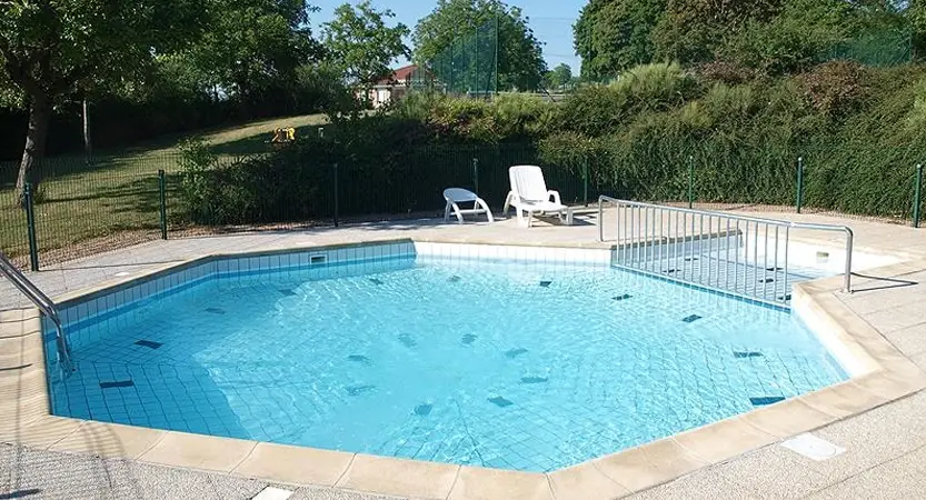 Piscine du camping municipal de Gannat Le Mont Libre.