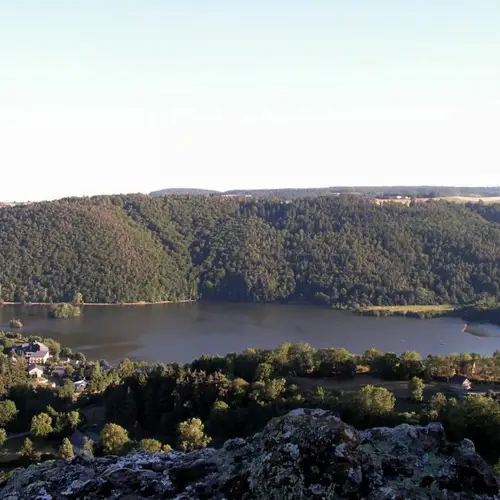 Lac Chambon et Murol dans le Puy-de-Dôme