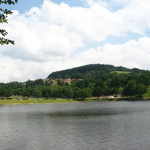 Plan d'eau des Prades à St-Rémy-sur-Durolle dans le Puy-de-Dôme