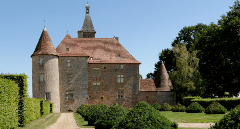 Château de Beauvoir à Saint-Pourçain-sur-Besbre : Un Trésor Historique à Découvrir