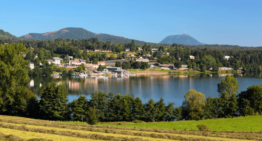 Lac d'aydat dans le Puy-de-Dôme en Auvergne