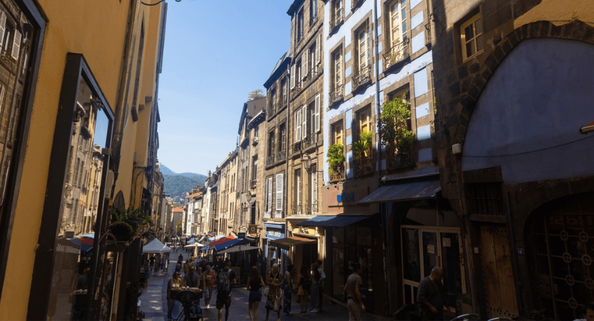 Une journée à Clermont-Ferrand : culture, volcans et ruelles pleines de charme 